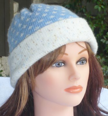 2-in-1: Fleur-de-Lis reverses to a different pattern.